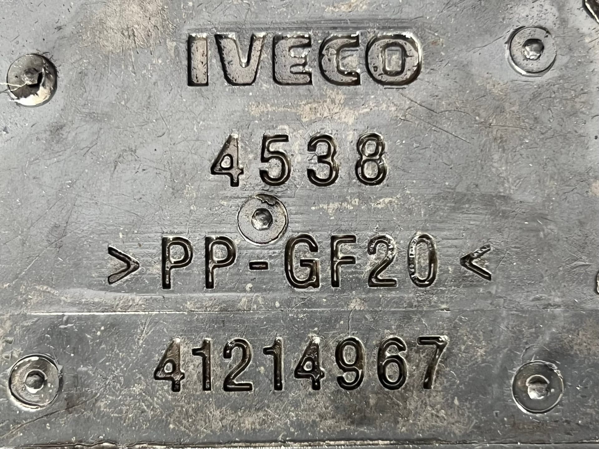 VÉDELEM IVECO 41214967 – 3. kép