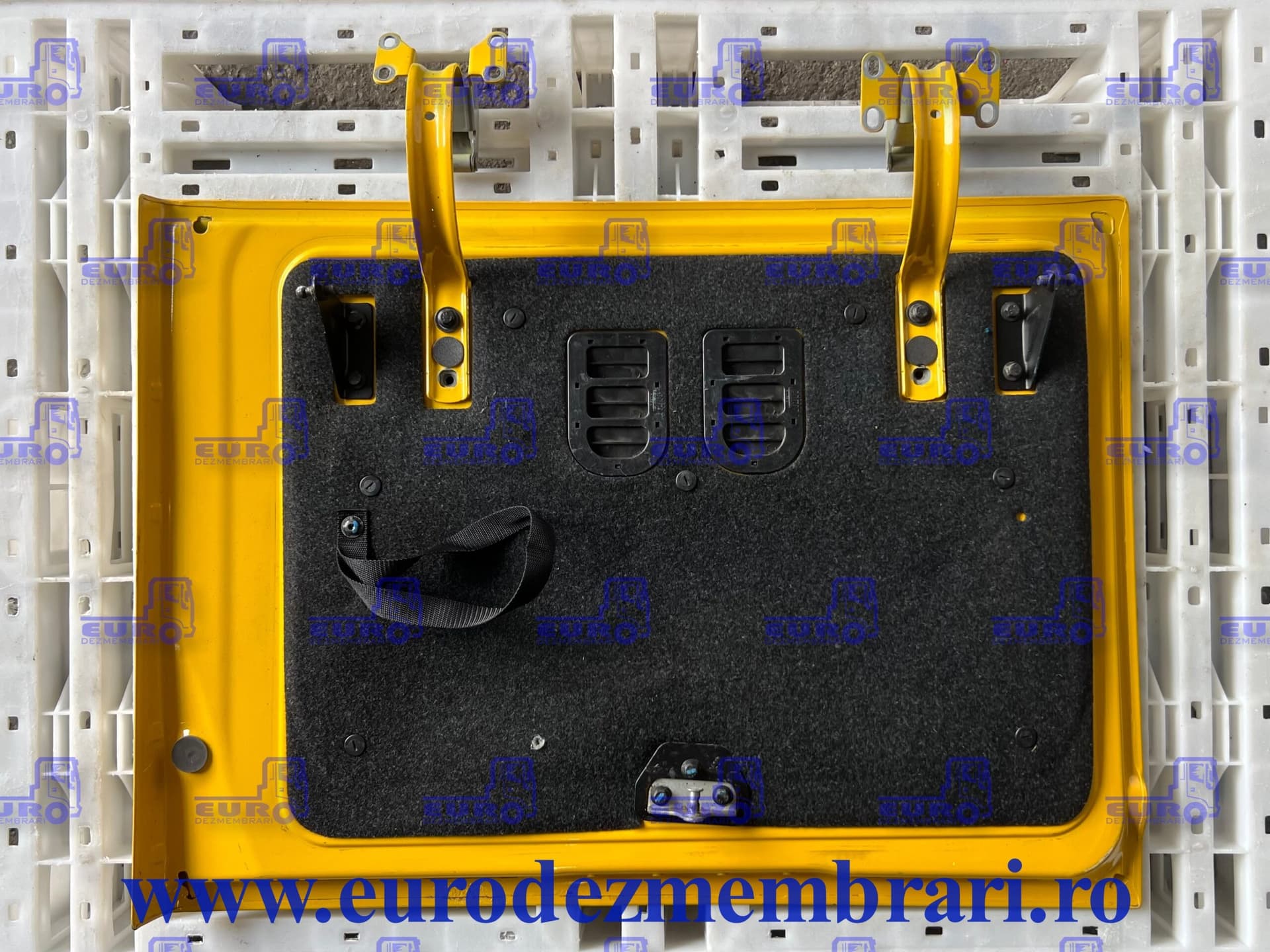 DOOR COMPARTMENT STORAGE LEFT VOLVO FH4 82097100